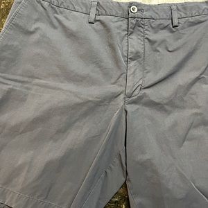 Mens Vineyard vines men’s ON THE GO SHORTS. 44B navy blue color